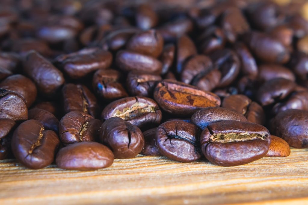 Fotografija: Arabica robusta coffee cupping flavor wheel comparison sensory profile — Razlika med arabico in robusto — popoln vodnik