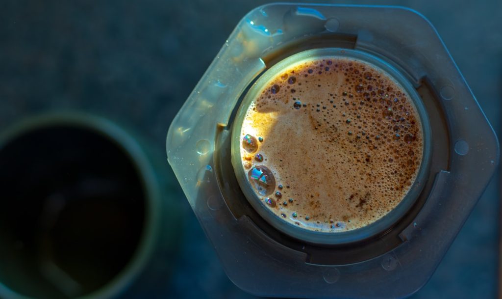 Fotografija: Espresso comparison moka pot aeropress side by side home brewing — Espresso doma brez profesionalne opreme